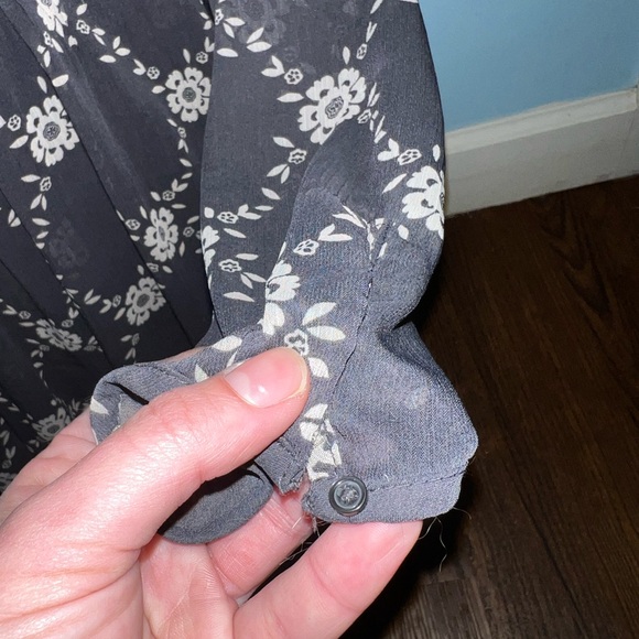 Old Navy Chiffon Sheer Long Sleeve Blouse Dark Gray Cream Floral Size L - Picture 9 of 12